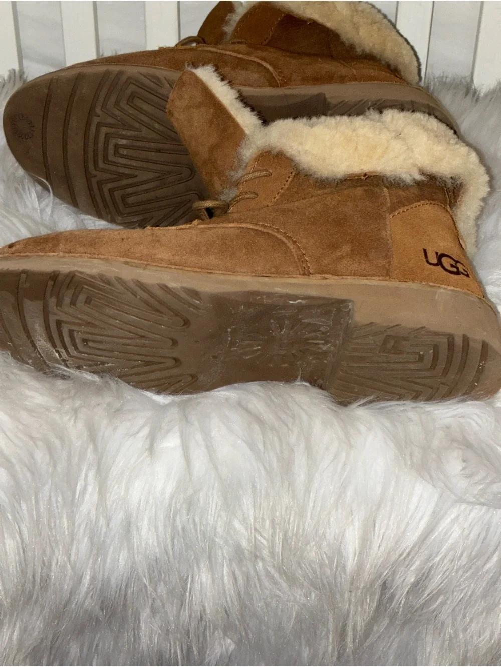 UGG Women’s Quincy Leather And Sheepskin Lace Up Boots Tan Size 6.5